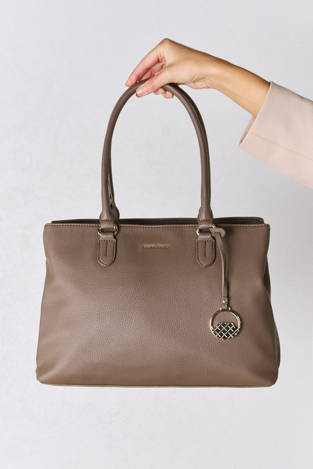 David Jones Structured Leather HandbagThe sleek lines and classic design exude a refined charm suitable for any occasion. The supple yet sturdy faux leather exterior not only replicates the luxurious feeDavid Jones Structured Leather HandbagDavid Jones Structured Leather Handbag