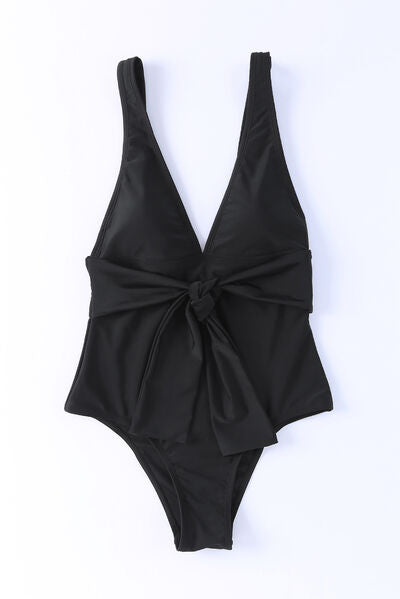 Plunge Wide Strap One-Piece SwimwearFeatures: Tied
Chest pad: Removable padding
Underwire: No underwire
Stretch: Stretchy
Material composition: 82% polyamide, 18% elastane
Care instructions: Machine waPlunge Wide StrapPlunge Wide Strap