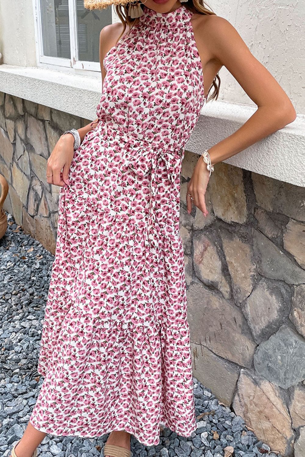 Perfee Floral Tie-Waist Tiered DressPattern: Floral
Features: Tie-waist, tiered, sleeveless, tie-back
Neckline: Grecian neck
Stretch: Moderate stretch
Product measurements:
S: bust 36 in, length 50 in,Perfee Floral Tie-Waist Tiered DressPerfee Floral Tie-Waist Tiered Dress