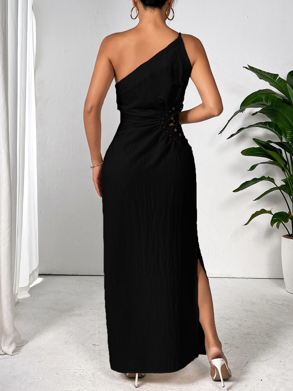 Honey Slit One Shoulder Sleeveless Maxi DressFeatures: Slit
Sheer: Opaque
Stretch: Slightly stretchy
Body: Not lined
Material composition: 95% polyester, 5% elastane
Care instructions: Machine wash cold. TumbleShoulder Sleeveless Maxi DressShoulder Sleeveless Maxi Dress