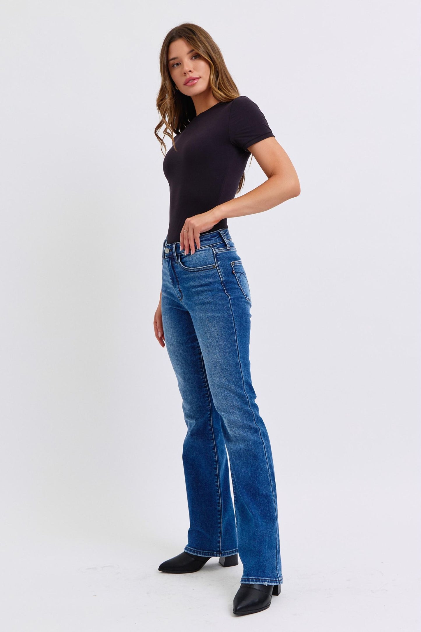 Judy Blue Full Size Run Mid-Rise Bootcut Jeans with Thermal LiningThe Mid-Rise Bootcut Jeans with thermal Lining are a versatile and timeless addition to any wardrobe. 
Featuring a mid-rise waist that offers a comfortable and flattJudy Blue Full Size Run Mid-Rise Bootcut JeansPantsJudy Blue Full Size Run Mid-Rise Bootcut Jeans