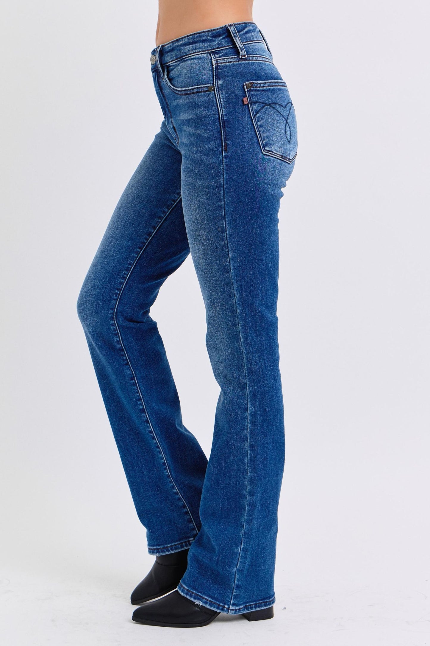 Judy Blue Full Size Run Mid-Rise Bootcut Jeans with Thermal LiningThe Mid-Rise Bootcut Jeans with thermal Lining are a versatile and timeless addition to any wardrobe. 
Featuring a mid-rise waist that offers a comfortable and flattJudy Blue Full Size Run Mid-Rise Bootcut JeansPantsJudy Blue Full Size Run Mid-Rise Bootcut Jeans