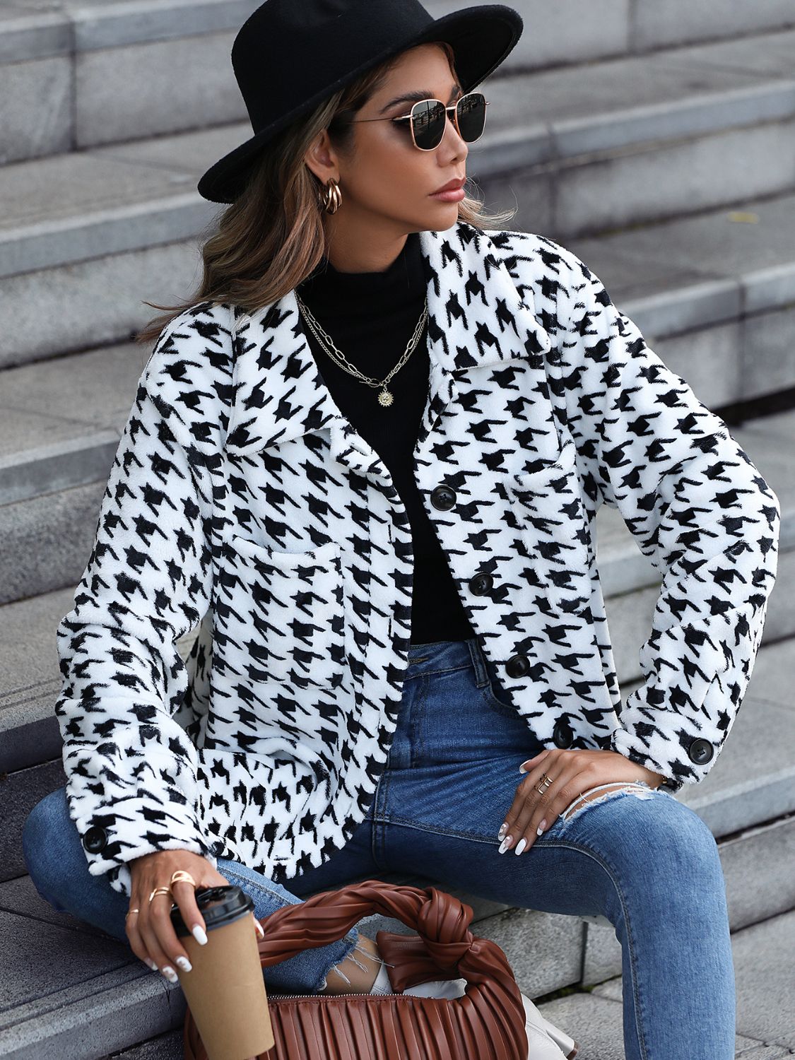 Houndstooth Button Down JacketFeatures: Buttoned
Thickness: Normal
Material composition: 100% polyester
Care instructions: Machine wash cold. Tumble dry low.
Imported
Product measurements:
S: buspuffer jacketCoatspuffer jacket