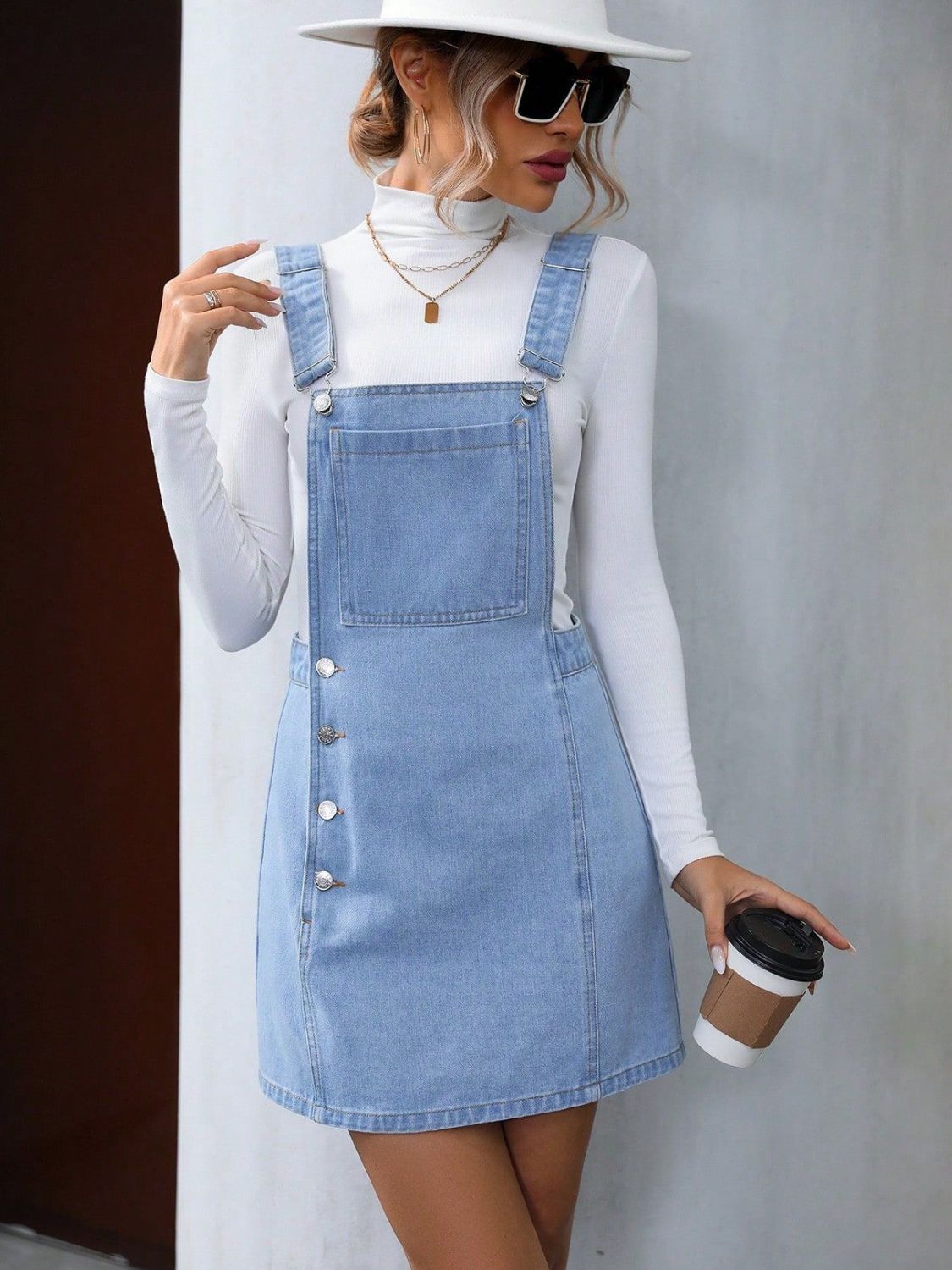 Wide Strap Denim Overall DressFeatures: Buttoned, Pocketed
Stretch: Slightly stretchy
Material composition: 85% cotton, 15% polyester.
Care instructions: Machine wash cold. Tumble dry low.
ImportWide Strap DenimWide Strap Denim