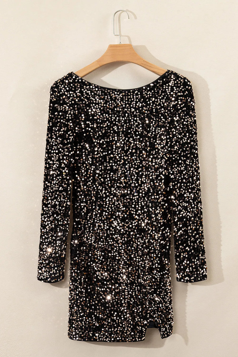 Backless Sequin Round Neck Long Sleeve DressGlamorous Backless Sequin Round Neck Long Sleeve Dress – Perfect for Parties &amp; Special Events
Elevate your style with this stunning backless sequin dress, designBackless Sequin Round Neck Long Sleeve DressBackless Sequin Round Neck Long Sleeve Dress