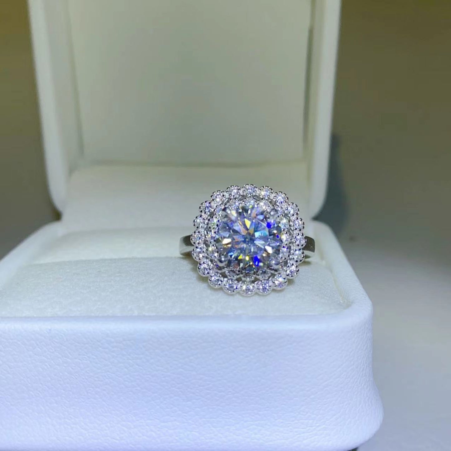 2 Carat Moissanite 925 Sterling Silver RingIncludes: Moissanite jewelry over 0.3 carats includes a certificate of stone properties. Limited warranty included, please contact us for any issues related to your 2 Carat Moissanite 925 Sterling Silver Ring2 Carat Moissanite 925 Sterling Silver Ring