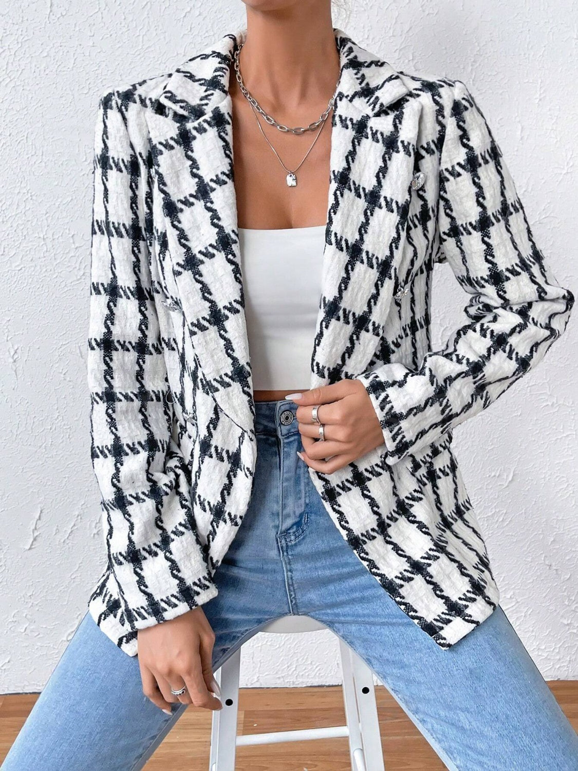 Lapel Collar Long Sleeve Blazer with PocketsFeatures: Basic style
Thickness: Normal
Body: Not lined
Material composition: 100% polyester
Care instructions: Machine wash cold. Tumble dry low.
Imported
Product MLapel Collar Long Sleeve BlazerLapel Collar Long Sleeve Blazer