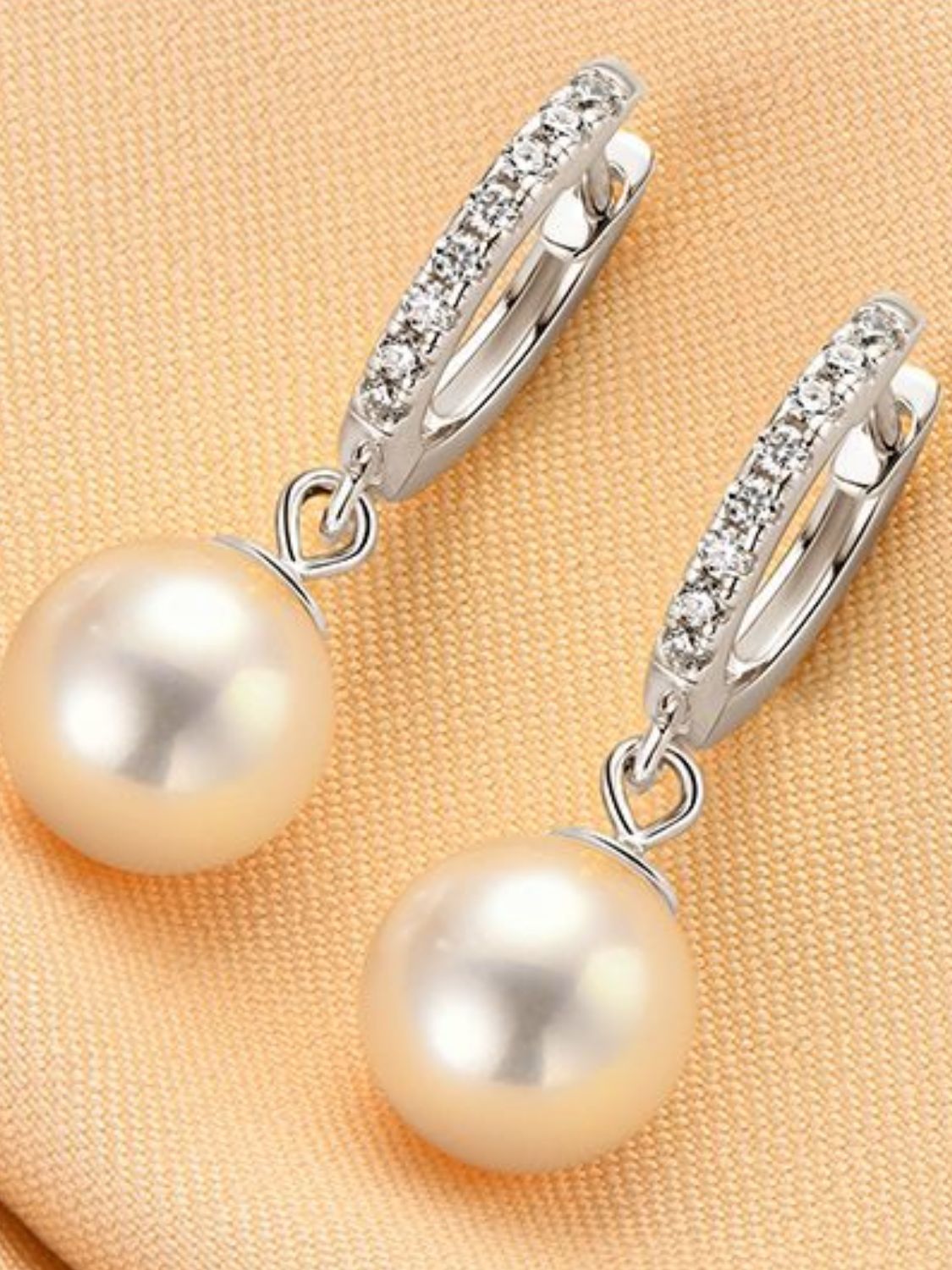 925 Sterling Silver Freshwater Pearl EarringsPieces: 1-pair
Material: Freshwater pearl, Platinum-plated, 18K gold-plated, 925 sterling silver, Moissanite
Care instructions: Avoid wearing during exercise, as swe925 Sterling Silver Freshwater Pearl Earrings925 Sterling Silver Freshwater Pearl Earrings