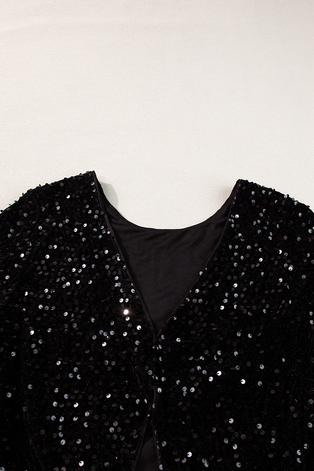 Sequin Round Neck Long Sleeve BlouseFeatures: Sequin
Sheer: Opaque
Stretch: No stretch
Material composition: 100% PET
Care instructions: Machine wash cold. Tumble dry low.
Imported
Product MeasurementsSequin Round Neck Long Sleeve BlouseSequin Round Neck Long Sleeve Blouse