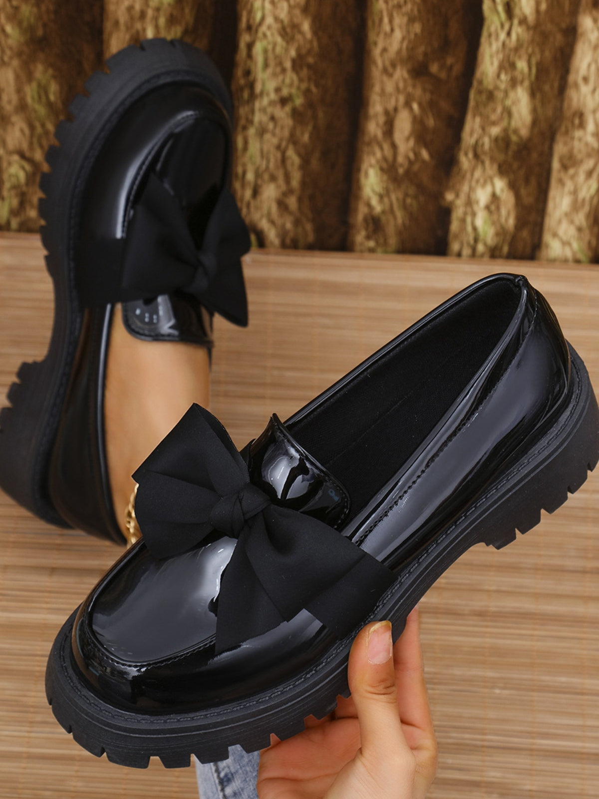 Bow PU Leather Round Toe LoafersIncludes: Box not included
Heel height: Mid heels
Material: Rubber, PU leather
Imported
Product Measurements (Measurements by inches) &amp; Size Conversion

Size
FooBow PU Leather Round Toe LoafersBow PU Leather Round Toe Loafers