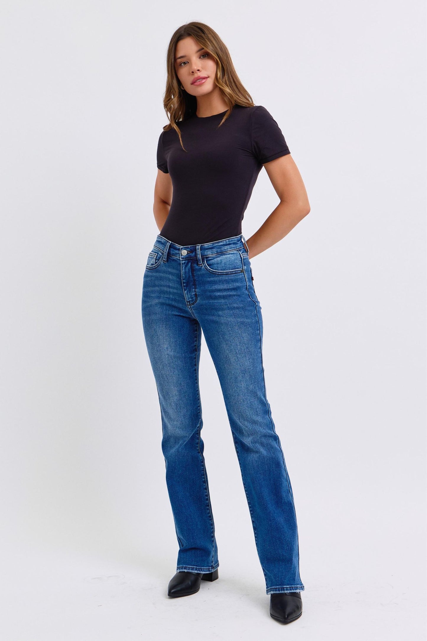 Judy Blue Full Size Run Mid-Rise Bootcut Jeans with Thermal LiningThe Mid-Rise Bootcut Jeans with thermal Lining are a versatile and timeless addition to any wardrobe. 
Featuring a mid-rise waist that offers a comfortable and flattJudy Blue Full Size Run Mid-Rise Bootcut JeansPantsJudy Blue Full Size Run Mid-Rise Bootcut Jeans