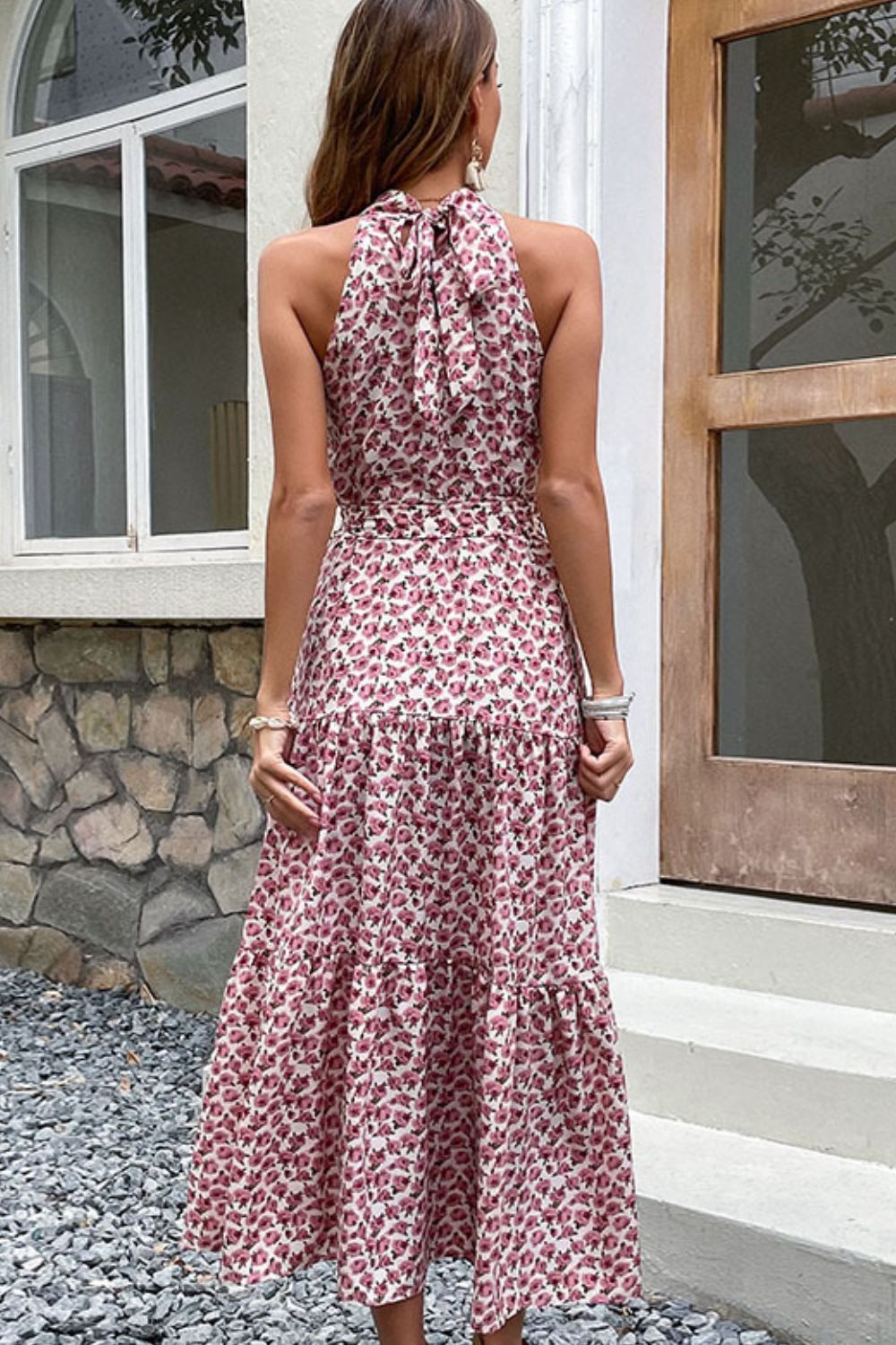 Perfee Floral Tie-Waist Tiered DressPattern: Floral
Features: Tie-waist, tiered, sleeveless, tie-back
Neckline: Grecian neck
Stretch: Moderate stretch
Product measurements:
S: bust 36 in, length 50 in,Perfee Floral Tie-Waist Tiered DressPerfee Floral Tie-Waist Tiered Dress