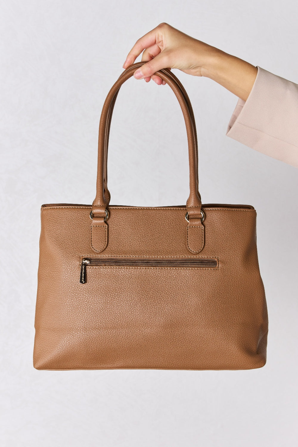 David Jones Structured Leather HandbagThe sleek lines and classic design exude a refined charm suitable for any occasion. The supple yet sturdy faux leather exterior not only replicates the luxurious feeDavid Jones Structured Leather HandbagDavid Jones Structured Leather Handbag