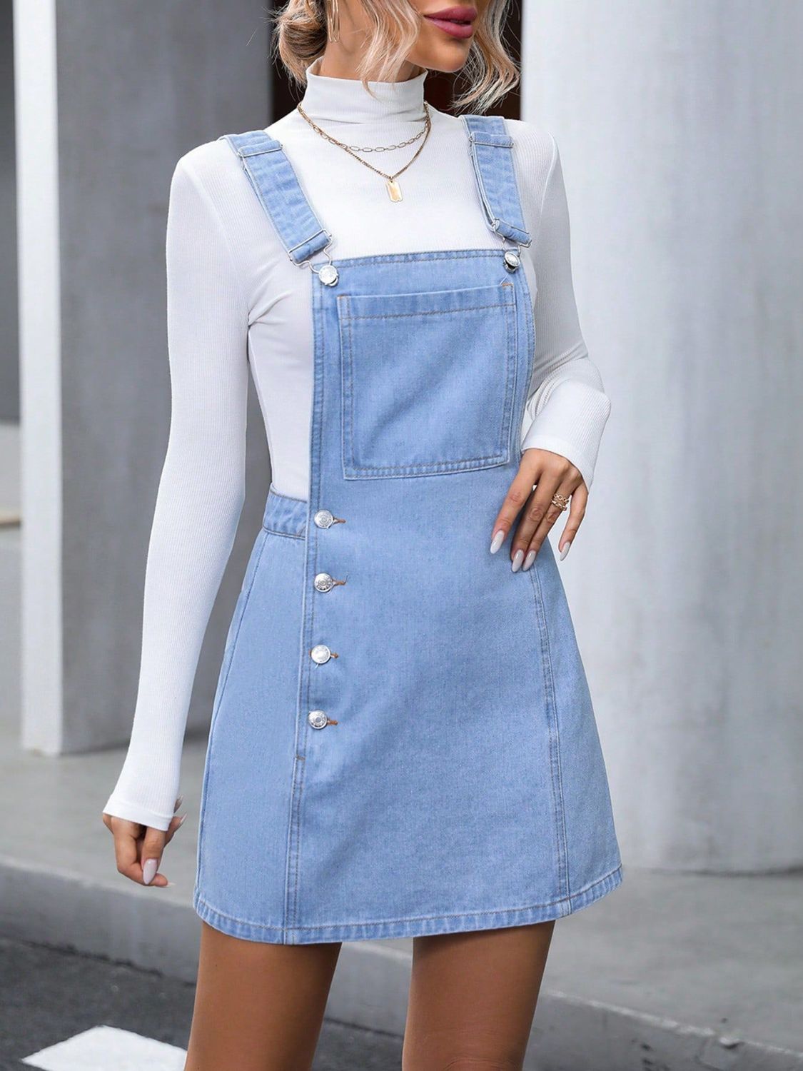 Wide Strap Denim Overall DressFeatures: Buttoned, Pocketed
Stretch: Slightly stretchy
Material composition: 85% cotton, 15% polyester.
Care instructions: Machine wash cold. Tumble dry low.
ImportWide Strap DenimWide Strap Denim