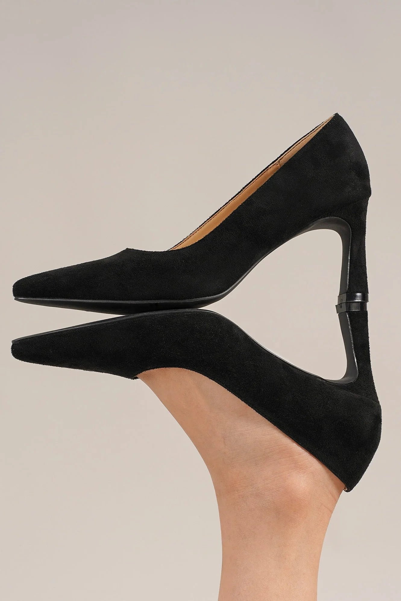 Beast Fashion Faux Suede Point Toe PumpsFaux Suede Point Toe Pumps are a classic and versatile addition to your shoe collection. These pumps feature a faux suede material that adds a touch of elegance to aBeast Fashion Faux Suede Point Toe PumpsShoesBeast Fashion Faux Suede Point Toe Pumps