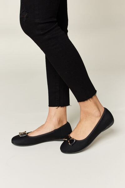 Forever Link Metal Buckle Flat LoafersThe metal buckle flat loafers are a sleek and sophisticated choice for casual occasions. The metal buckle detail adds a touch of elegance and refinement to these claForever Link Metal Buckle Flat LoafersForever Link Metal Buckle Flat Loafers