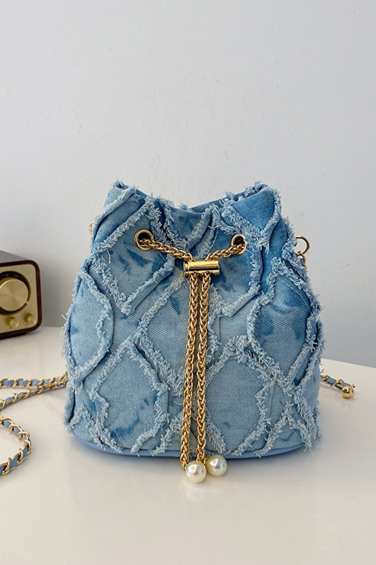 Chain Drawstring Raw Edge Denim Bucket BagBag size: Small
Material: Denim
Imported
Product Measurements (Measurements by inches) &amp; Size Conversion

Size
Actual Height
Actual Width
Actual Length


One SizChain Drawstring Raw Edge Denim Bucket BagChain Drawstring Raw Edge Denim Bucket Bag