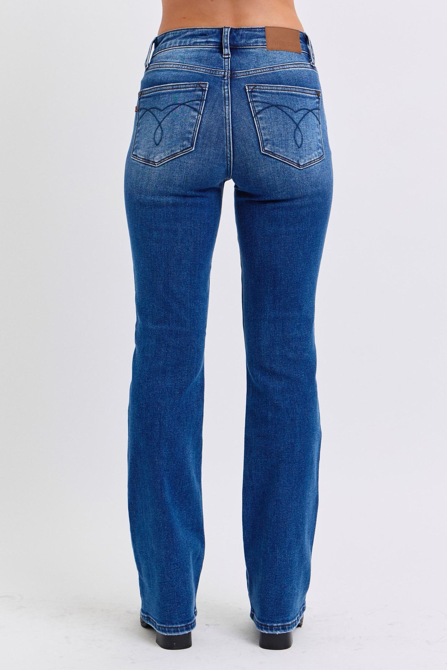 Judy Blue Full Size Run Mid-Rise Bootcut Jeans with Thermal LiningThe Mid-Rise Bootcut Jeans with thermal Lining are a versatile and timeless addition to any wardrobe. 
Featuring a mid-rise waist that offers a comfortable and flattJudy Blue Full Size Run Mid-Rise Bootcut JeansPantsJudy Blue Full Size Run Mid-Rise Bootcut Jeans