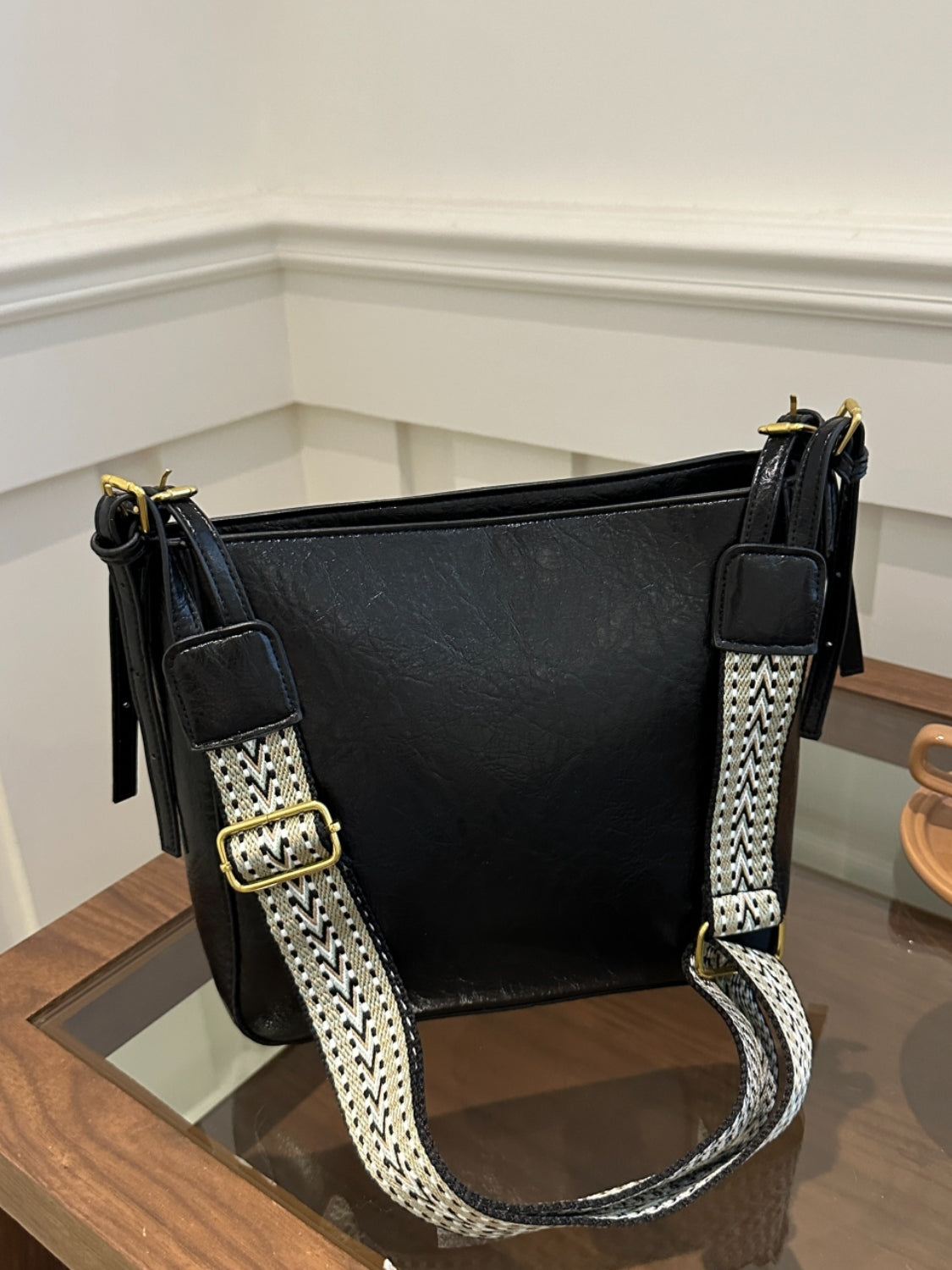 PU Leather Adjustable Strap Crossbody Bag with PouchBag size: Medium
Material: PU leather
Imported
Product Measurements (Measurements by inches) &amp; Size Conversion

Size
Actual Length
Actual Width
Actual Height


OPU Leather Adjustable Strap Crossbody BagPU Leather Adjustable Strap Crossbody Bag