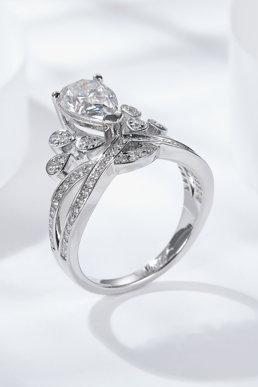 1.5 Carat Moissanite Crown-Shaped RingExquisite 1.5 Carat Moissanite Crown-Shaped Ring – A Timeless Symbol of Elegance
Discover the brilliance of this 1.5 carat Moissanite crown-shaped ring, a luxurious 11