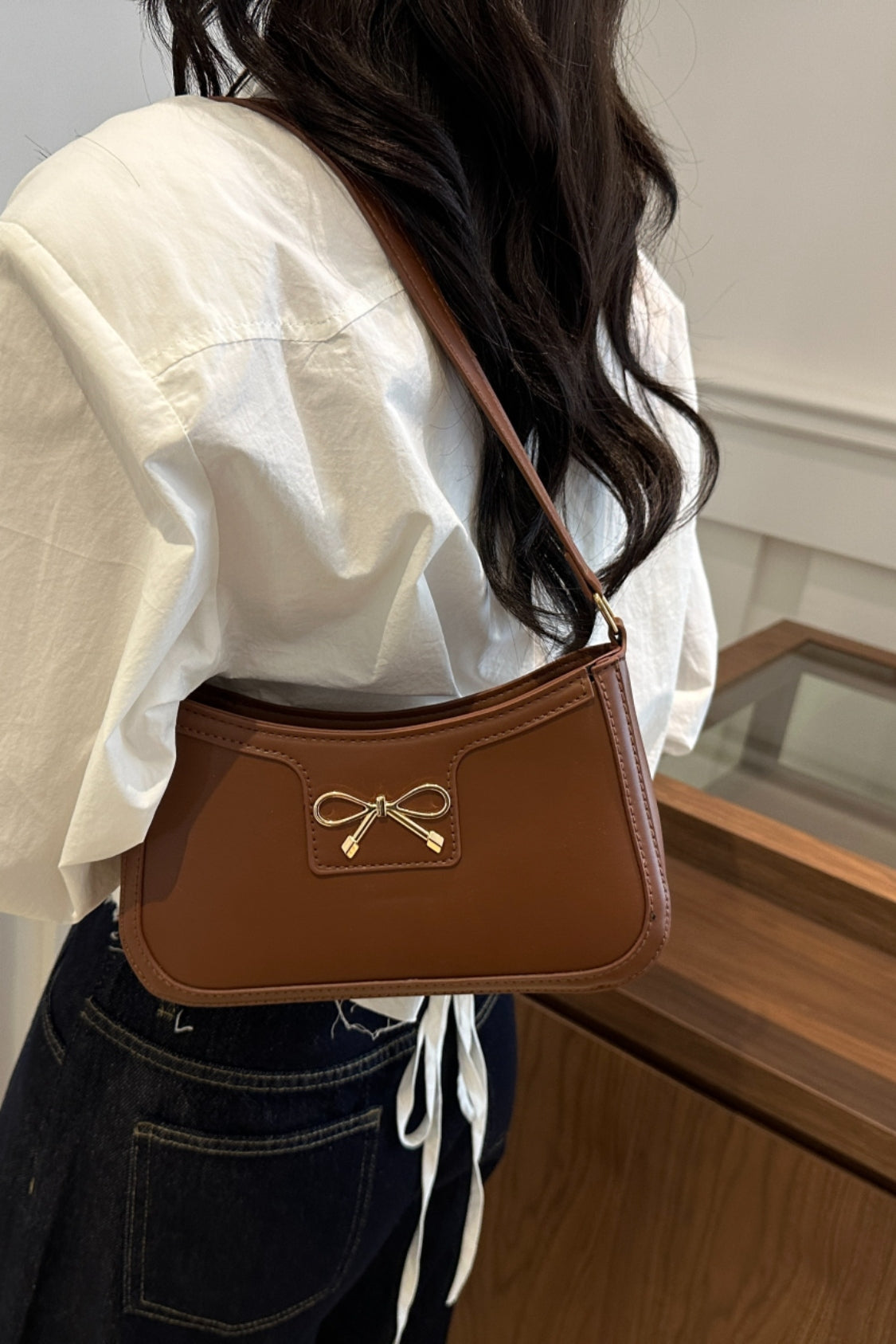 Bow Trim PU Leather Shoulder BagBow Trim PU Leather Shoulder Bag is a perfect blend of style and functionality. Crafted from high-quality elastomer and PU materials, this purse is designed to withsBow Trim PU Leather Shoulder BagBagBow Trim PU Leather Shoulder Bag