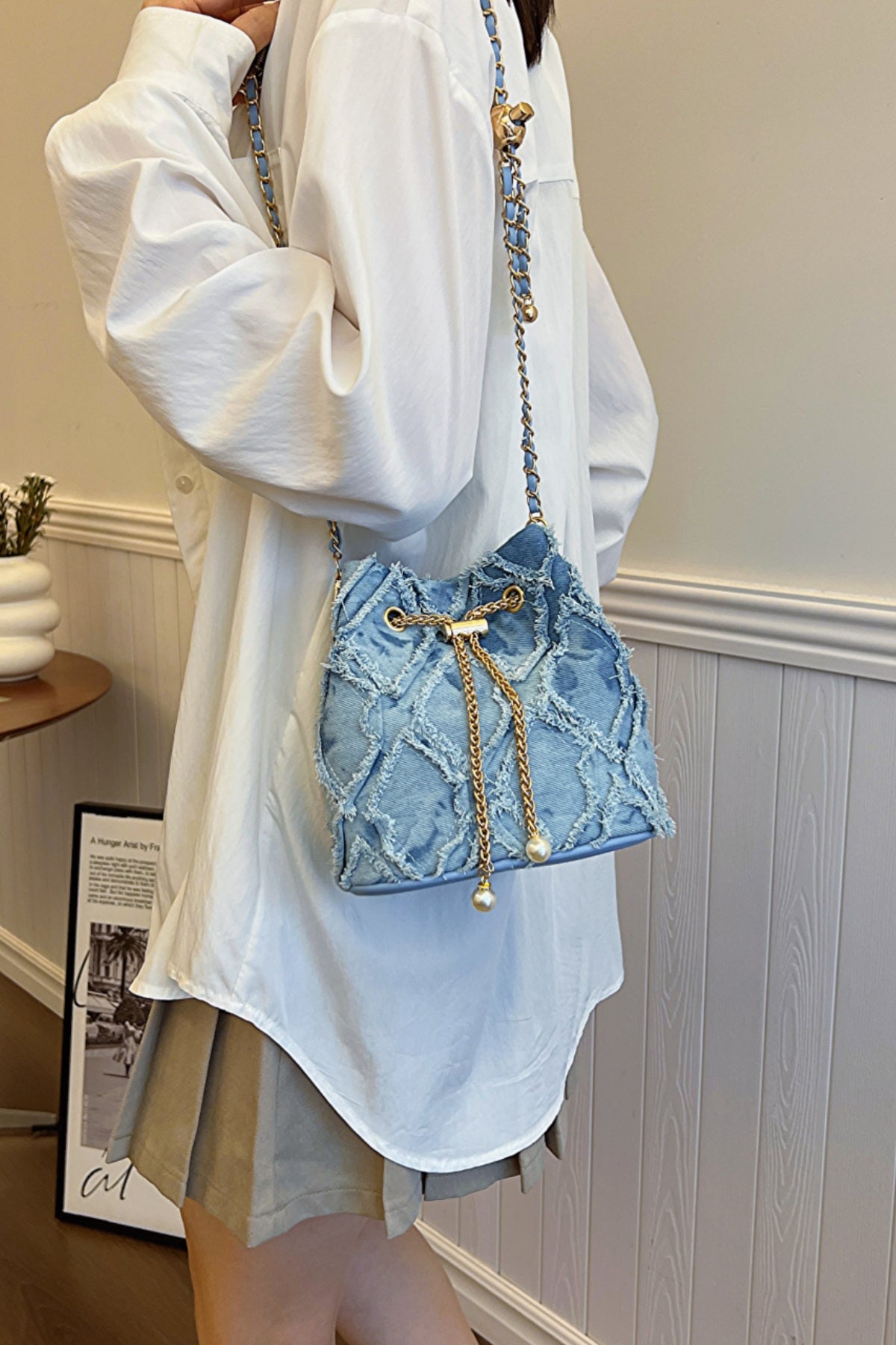 Chain Drawstring Raw Edge Denim Bucket BagBag size: Small
Material: Denim
Imported
Product Measurements (Measurements by inches) &amp; Size Conversion

Size
Actual Height
Actual Width
Actual Length


One SizChain Drawstring Raw Edge Denim Bucket BagChain Drawstring Raw Edge Denim Bucket Bag