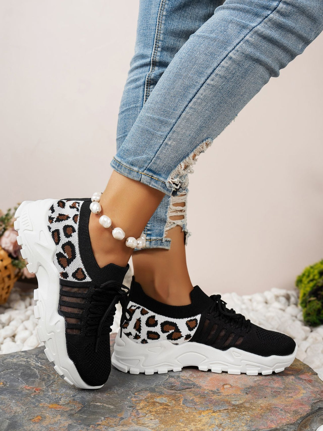 Cutout Leopard Lace Up Mesh AthleticIncludes: Box not included
Heel height: Flats
Material: Rubber, Mesh, PU
Imported
Product Measurements (Measurements by inches) &amp; Size Conversion

Size
Foot lengCutout Leopard LaceCutout Leopard Lace