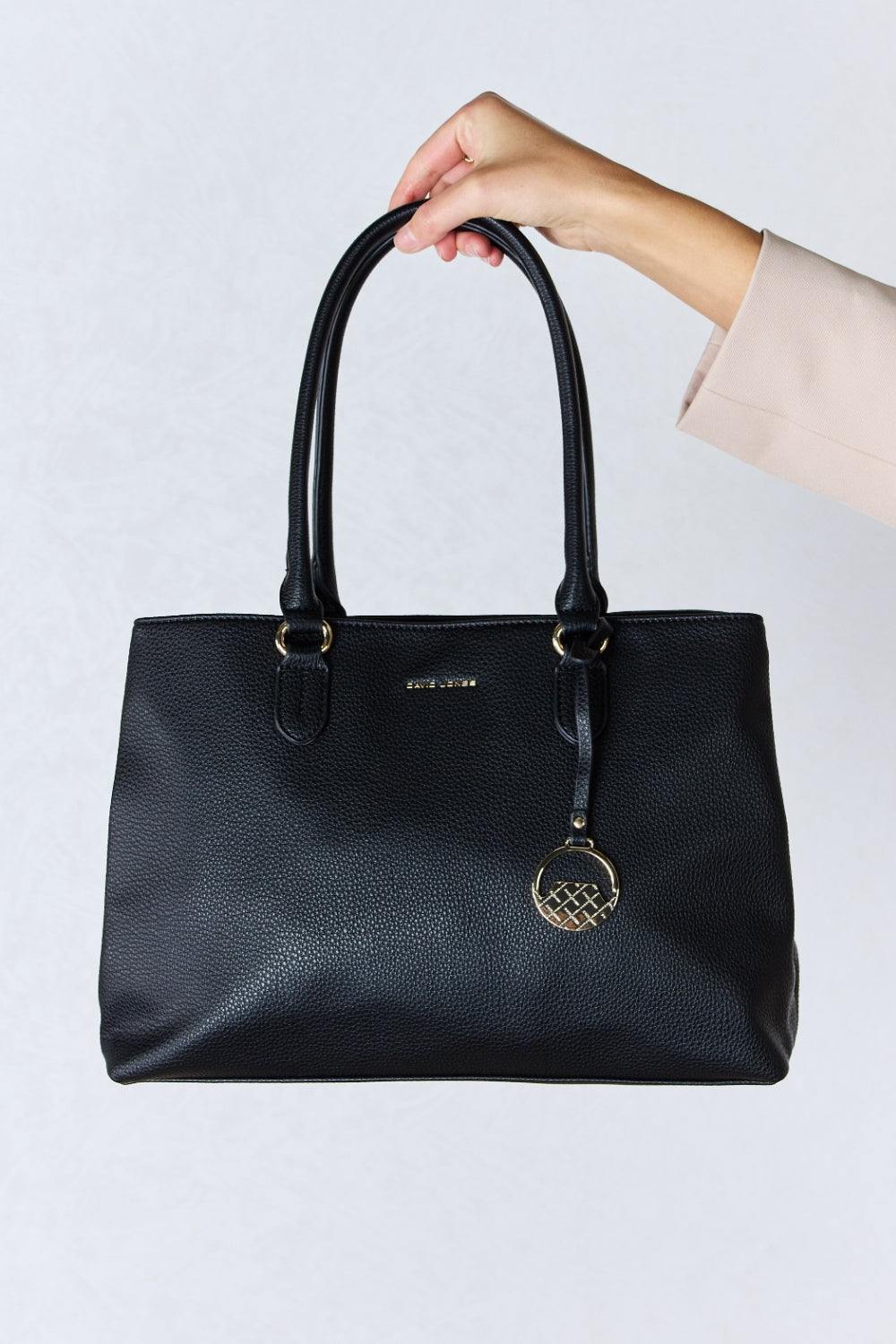 David Jones Structured Leather HandbagThe sleek lines and classic design exude a refined charm suitable for any occasion. The supple yet sturdy faux leather exterior not only replicates the luxurious feeDavid Jones Structured Leather HandbagDavid Jones Structured Leather Handbag