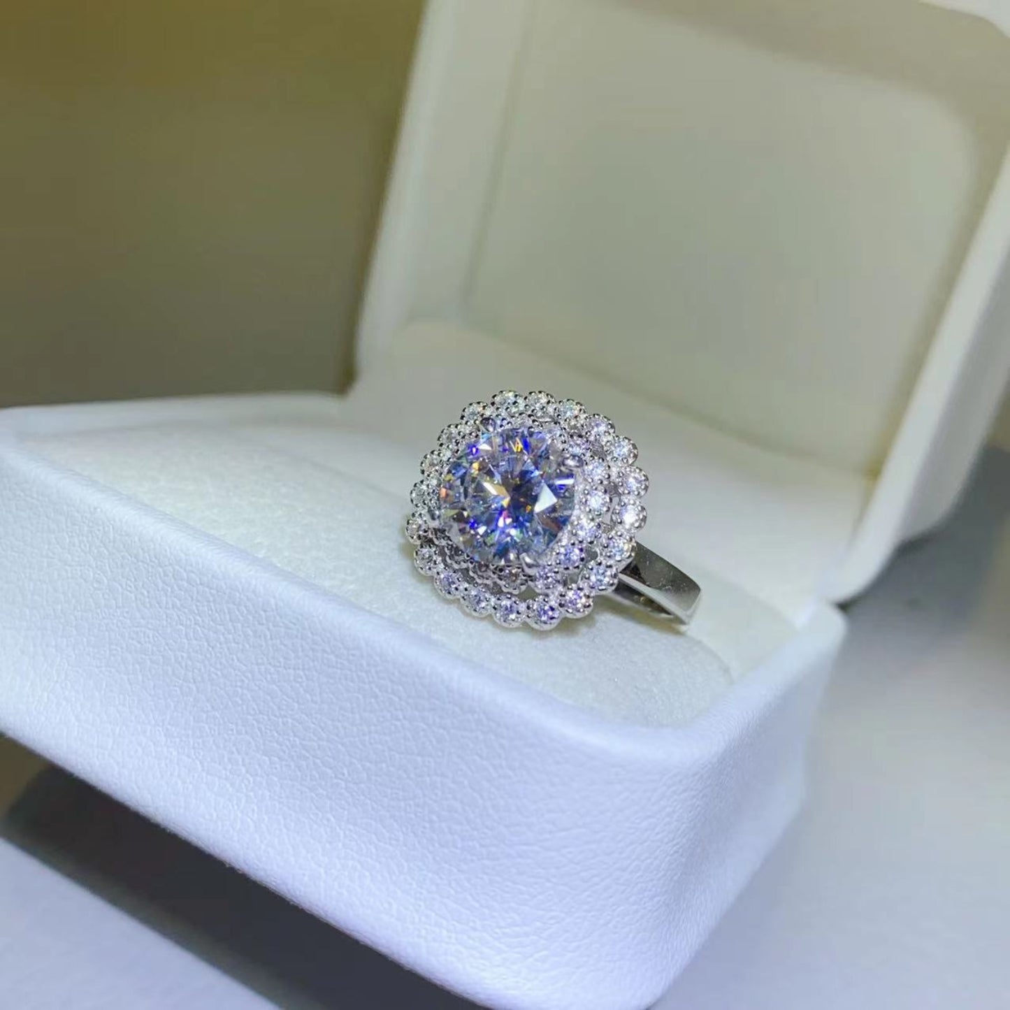 2 Carat Moissanite 925 Sterling Silver RingIncludes: Moissanite jewelry over 0.3 carats includes a certificate of stone properties. Limited warranty included, please contact us for any issues related to your 2 Carat Moissanite 925 Sterling Silver Ring2 Carat Moissanite 925 Sterling Silver Ring