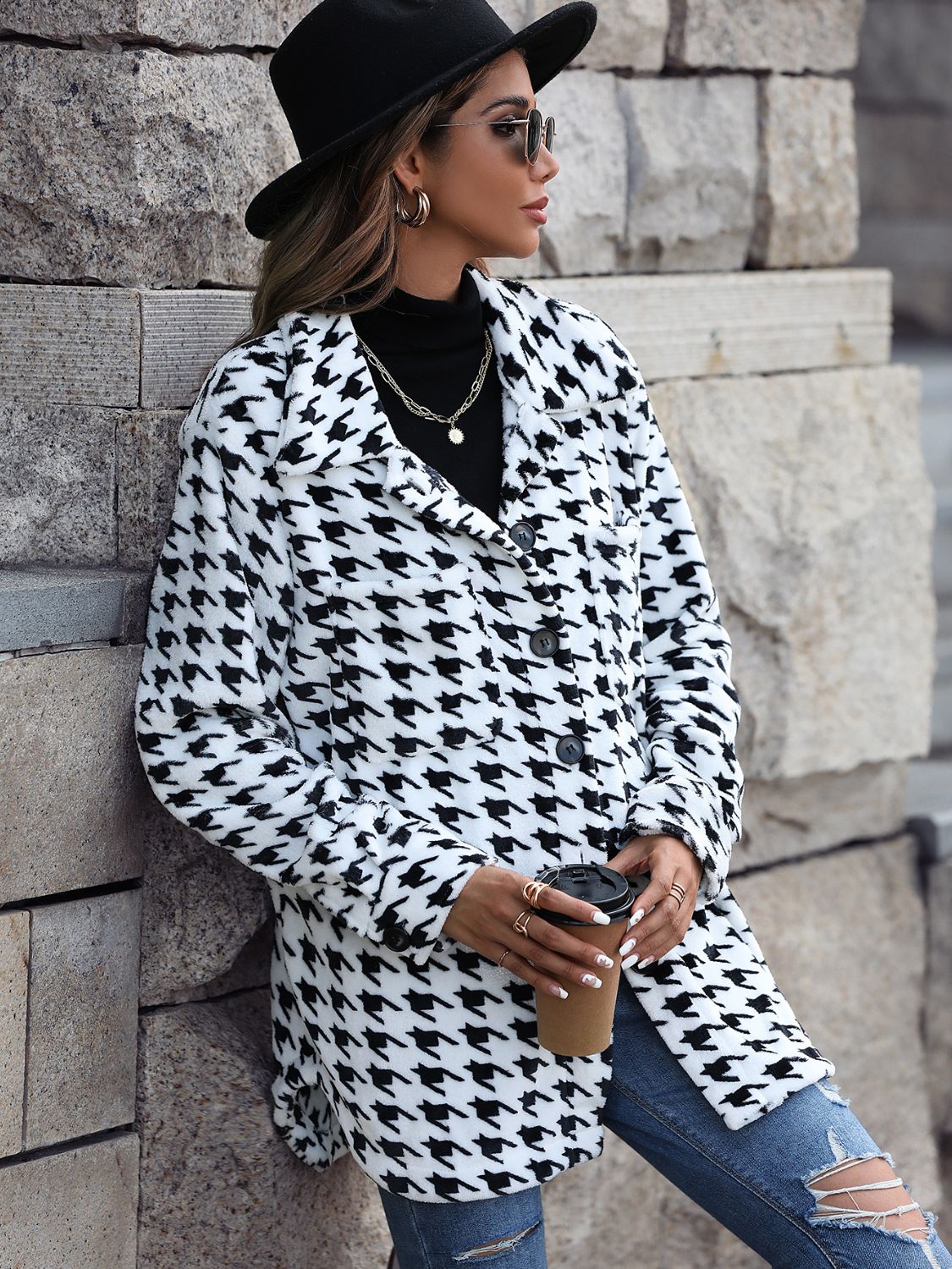 Houndstooth Button Down JacketFeatures: Buttoned
Thickness: Normal
Material composition: 100% polyester
Care instructions: Machine wash cold. Tumble dry low.
Imported
Product measurements:
S: buspuffer jacketCoatspuffer jacket