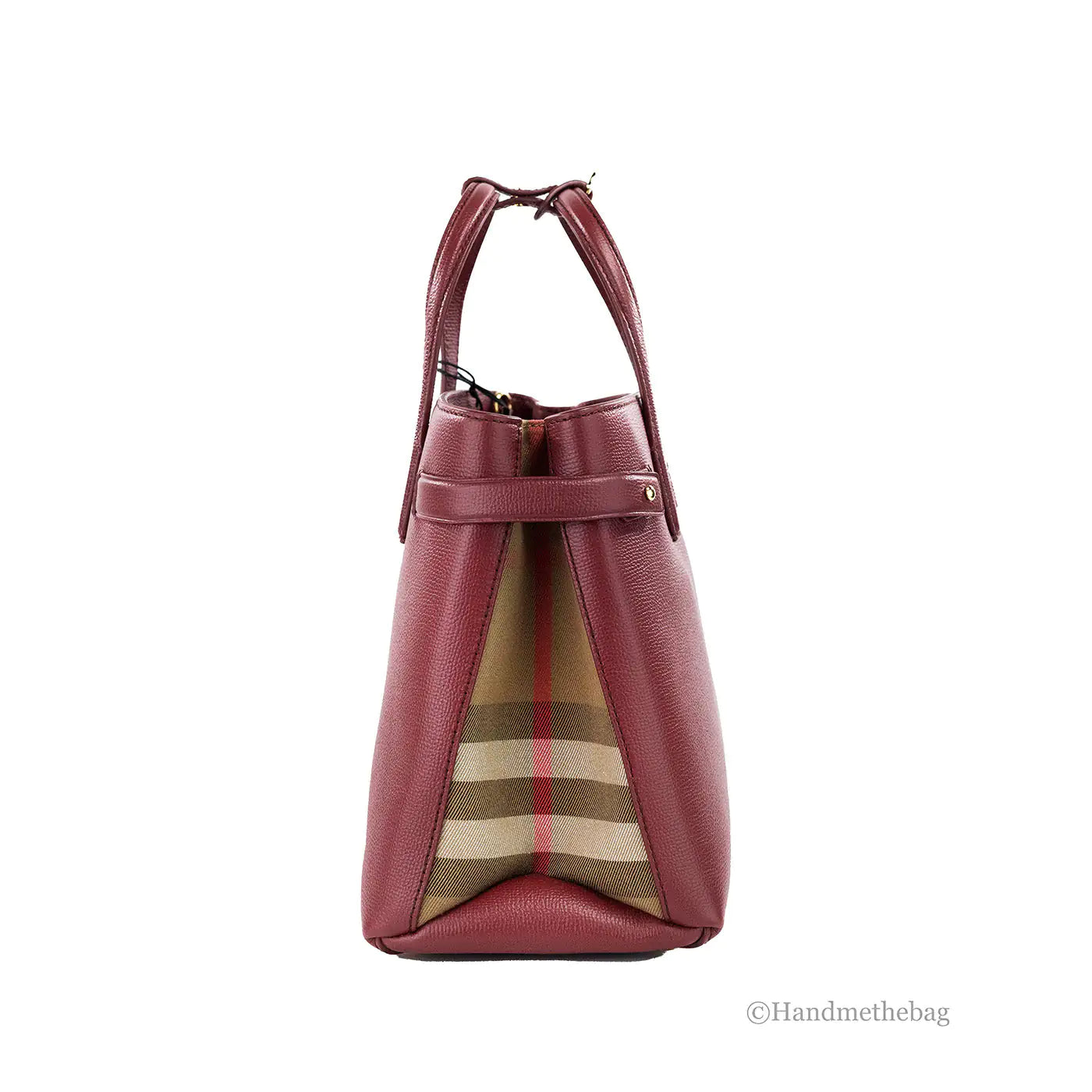 Burberry Banner Medium Crimson Leather Tote BagStyle: Burberry Banner Medium Crimson Tote Crossbody Bag
Material: Grainy Leather 
Features: Adjustable/Detachable Crossbody Strap, Inner Zip and Slip Pockets, CenteBurberry Banner Medium Crimson Leather Tote BagBurberry Banner Medium Crimson Leather Tote Bag