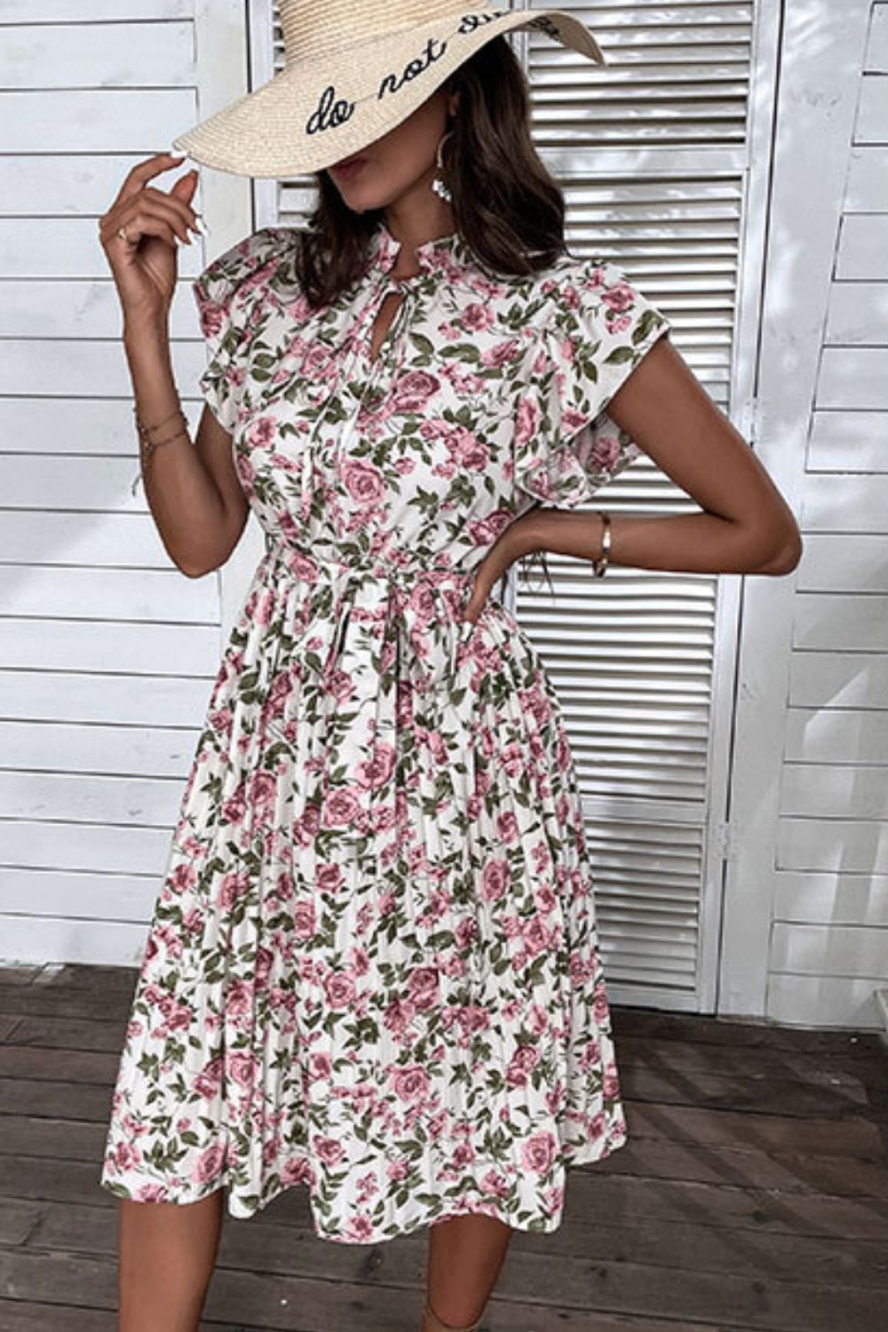 Perfee Floral Tie-Neck Flutter Sleeve Midi DressPattern: Floral
Features: Pleated, tie-waist, flutter sleeves
Neckline: Tie-neck
Stretch: No stretch
Product measurements:
S: bust 37 in, length 42 in, shoulder 14 iPerfee Floral Tie-Neck Flutter Sleeve Midi DressPerfee Floral Tie-Neck Flutter Sleeve Midi Dress