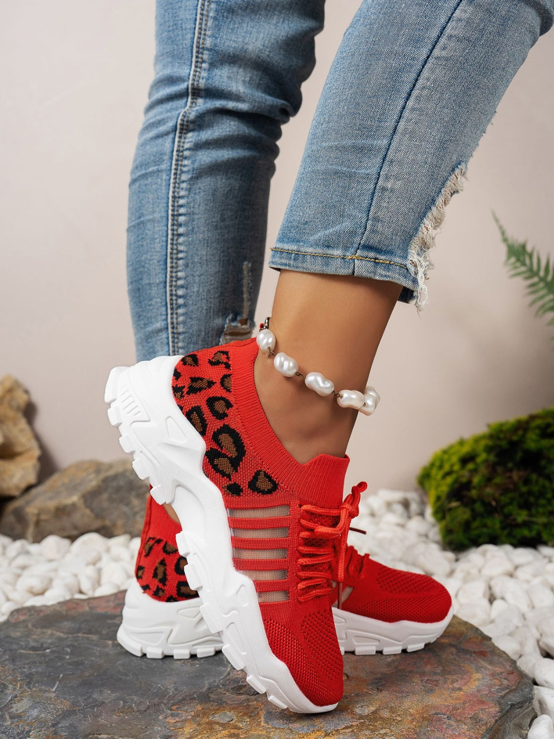 Cutout Leopard Lace Up Mesh AthleticIncludes: Box not included
Heel height: Flats
Material: Rubber, Mesh, PU
Imported
Product Measurements (Measurements by inches) &amp; Size Conversion

Size
Foot lengCutout Leopard LaceCutout Leopard Lace