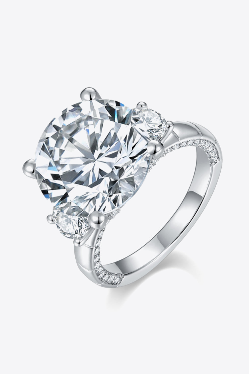 8.6 Carat Moissanite Platinum-Plated RingStyle: Modern
Appearance: Minimalist design
Material: 925 sterling silver, moissanite, platinum-plated
Craft: Polished
Care: Avoid wearing during exercise, as sweat 8Ring8