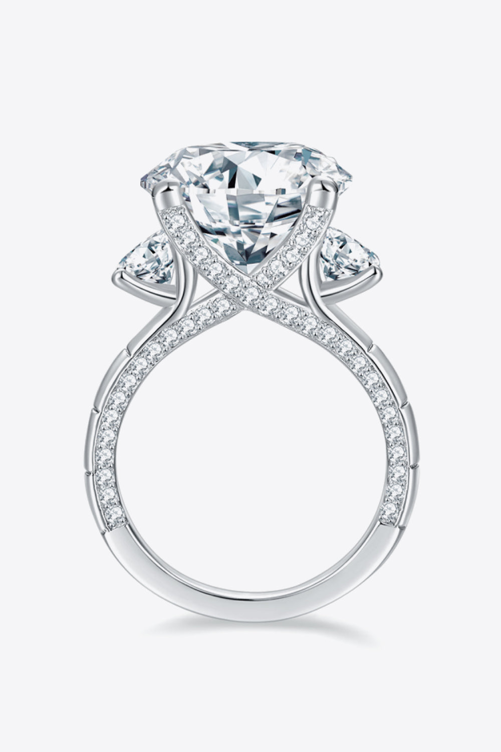 8.6 Carat Moissanite Platinum-Plated RingStyle: Modern
Appearance: Minimalist design
Material: 925 sterling silver, moissanite, platinum-plated
Craft: Polished
Care: Avoid wearing during exercise, as sweat 8Ring8