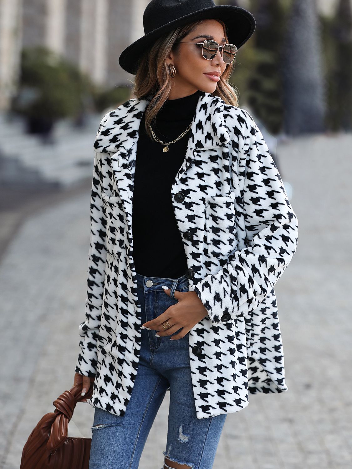 Houndstooth Button Down JacketFeatures: Buttoned
Thickness: Normal
Material composition: 100% polyester
Care instructions: Machine wash cold. Tumble dry low.
Imported
Product measurements:
S: buspuffer jacketCoatspuffer jacket