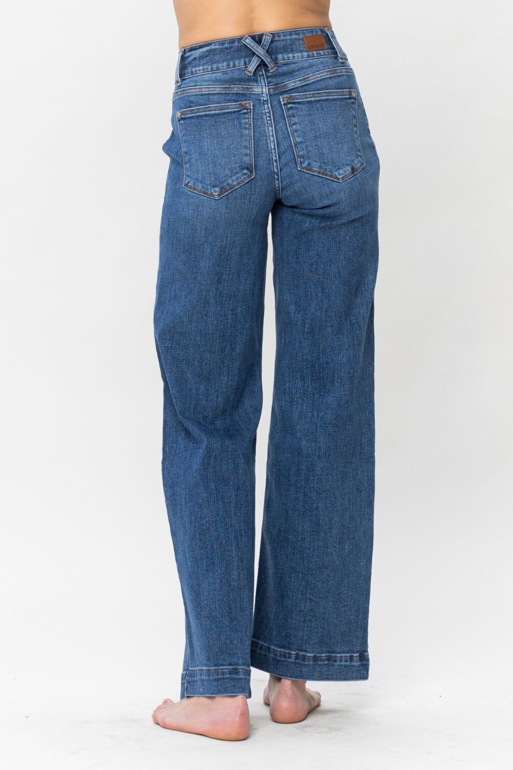 Judy Blue Full Size Double Button Wide Leg JeansHigh Rise Double button wide leg jeans are stylish wide leg jeans with a unique design and two buttons to add personality. Its loose pant leg cut, is comfortable andJudy Blue Full Size Double Button Wide Leg JeansJudy Blue Full Size Double Button Wide Leg Jeans