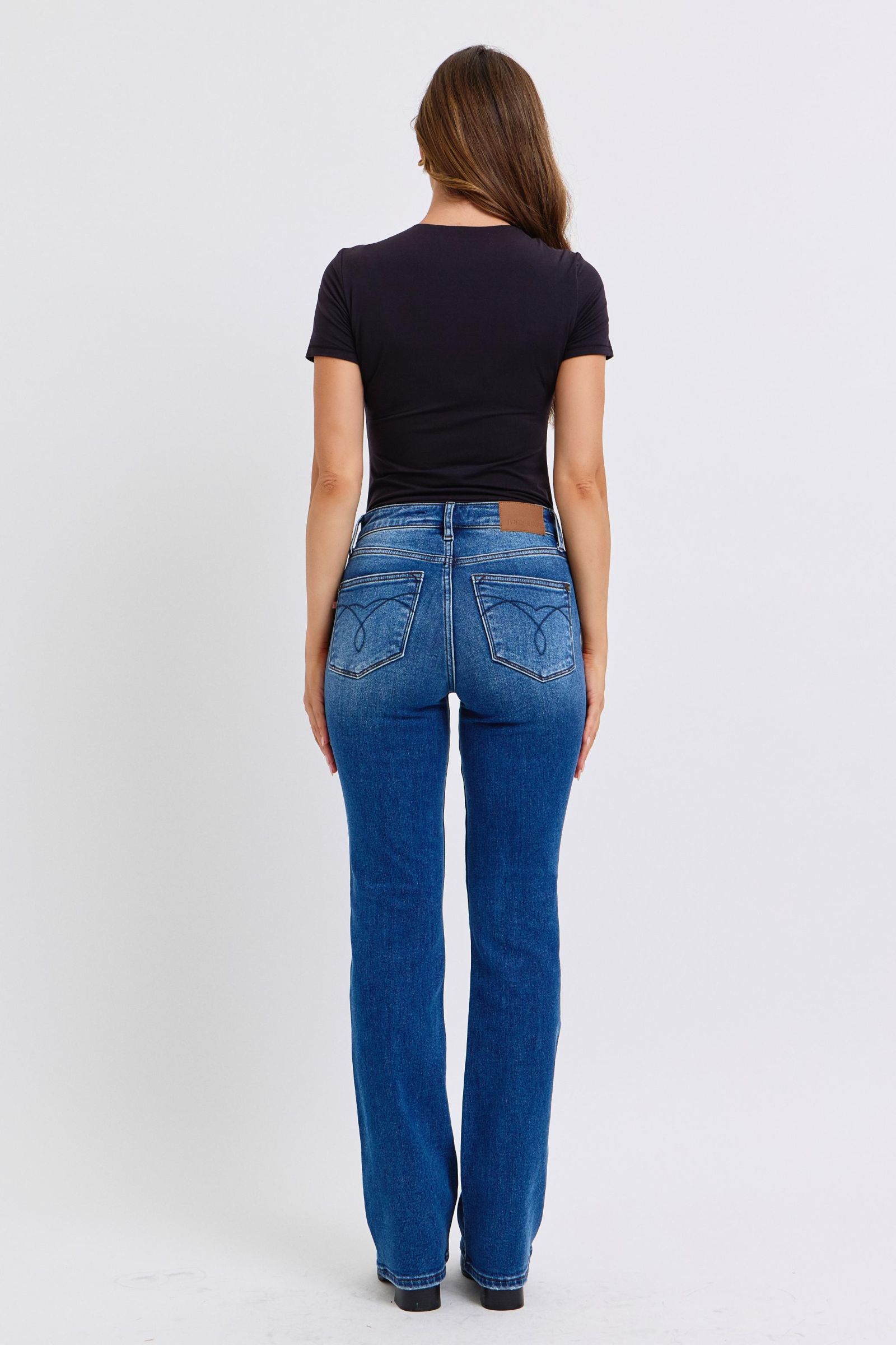 Judy Blue Full Size Run Mid-Rise Bootcut Jeans with Thermal LiningThe Mid-Rise Bootcut Jeans with thermal Lining are a versatile and timeless addition to any wardrobe. 
Featuring a mid-rise waist that offers a comfortable and flattJudy Blue Full Size Run Mid-Rise Bootcut JeansPantsJudy Blue Full Size Run Mid-Rise Bootcut Jeans