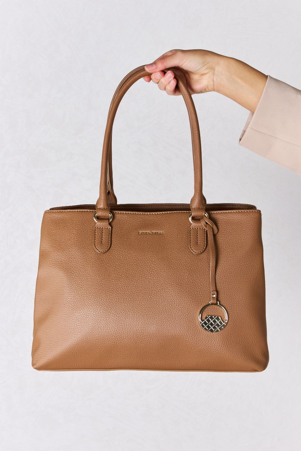 David Jones Structured Leather HandbagThe sleek lines and classic design exude a refined charm suitable for any occasion. The supple yet sturdy faux leather exterior not only replicates the luxurious feeDavid Jones Structured Leather HandbagDavid Jones Structured Leather Handbag