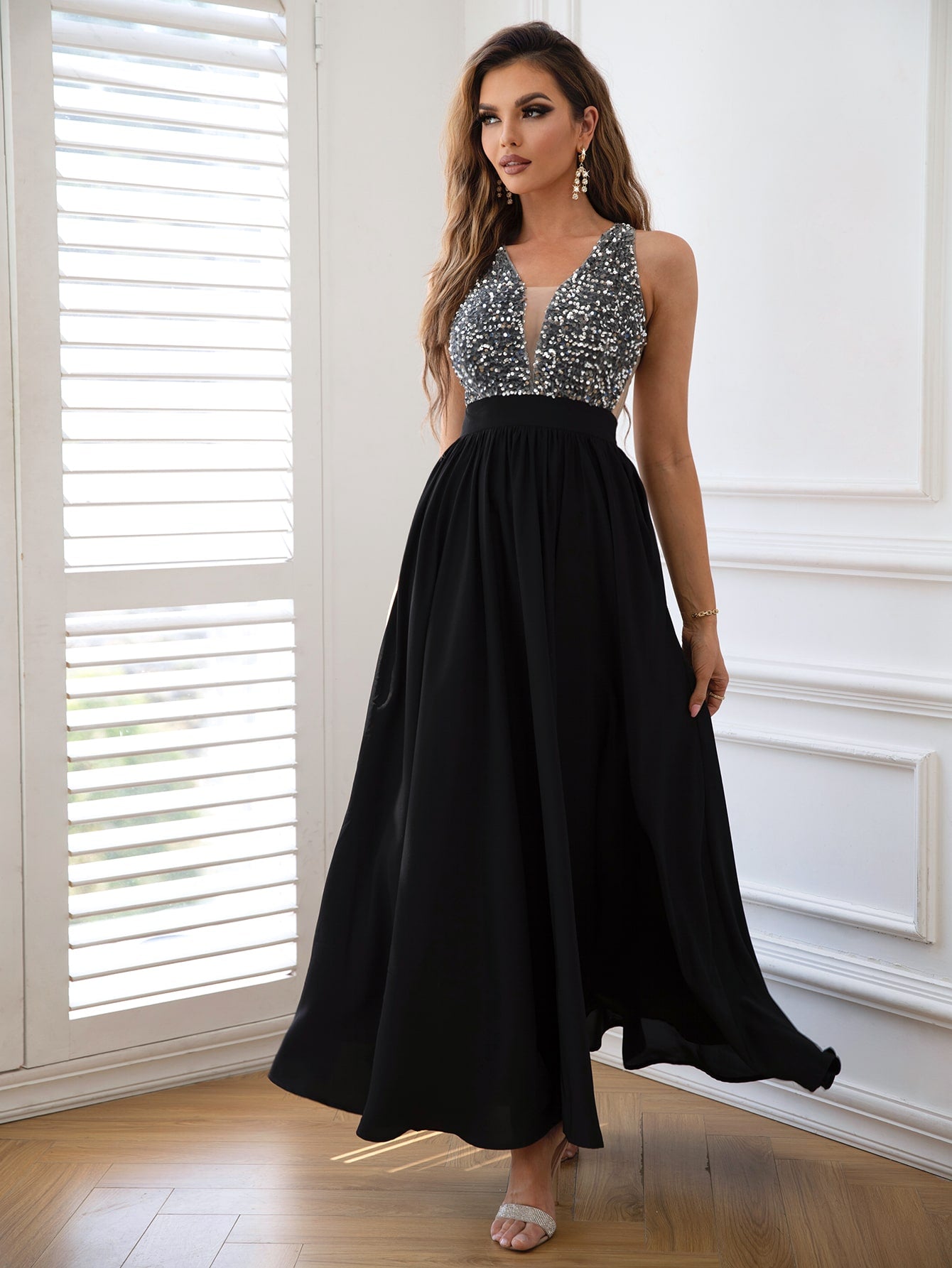 Contrast Sequin Sleeveless Maxi DressType: Maxi dresses
Sizing category: Regular
Picture style: Studio
Pattern type: Contrast
Style: Chic, classy
Features: Contrast sequin
Neckline: Plunge
Length: Maxi
Contrast Sequin Sleeveless Maxi DressContrast Sequin Sleeveless Maxi Dress