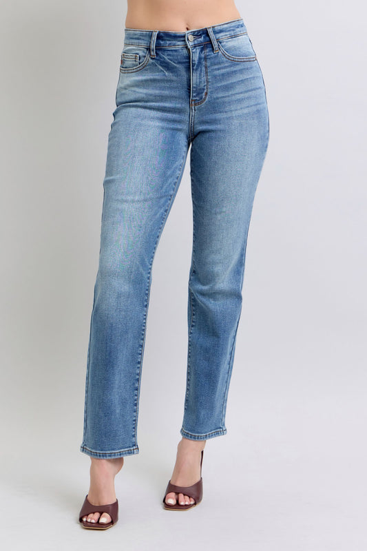 Judy Blue Full Size Run Vintage Wash Thermal Straight JeansWash thermal straight jeans with pockets are a practical and comfortable choice for everyday wear. 
These jeans feature a straight-leg silhouette that offers a classJudy Blue Full Size Run Vintage Wash Thermal Straight JeansJudy Blue Full Size Run Vintage Wash Thermal Straight Jeans