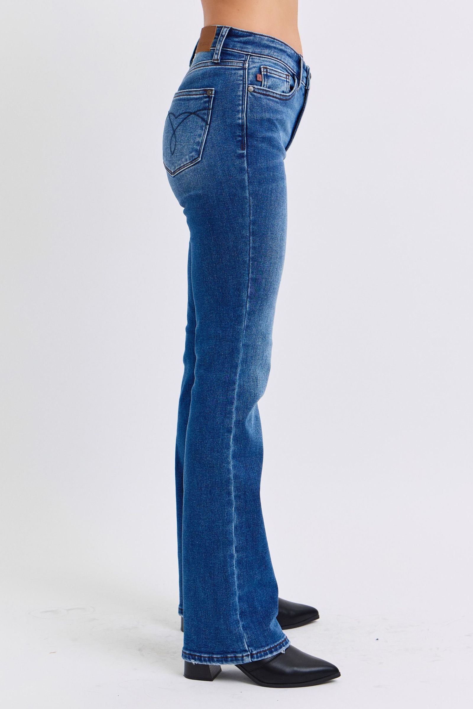 Judy Blue Full Size Run Mid-Rise Bootcut Jeans with Thermal LiningThe Mid-Rise Bootcut Jeans with thermal Lining are a versatile and timeless addition to any wardrobe. 
Featuring a mid-rise waist that offers a comfortable and flattJudy Blue Full Size Run Mid-Rise Bootcut JeansPantsJudy Blue Full Size Run Mid-Rise Bootcut Jeans