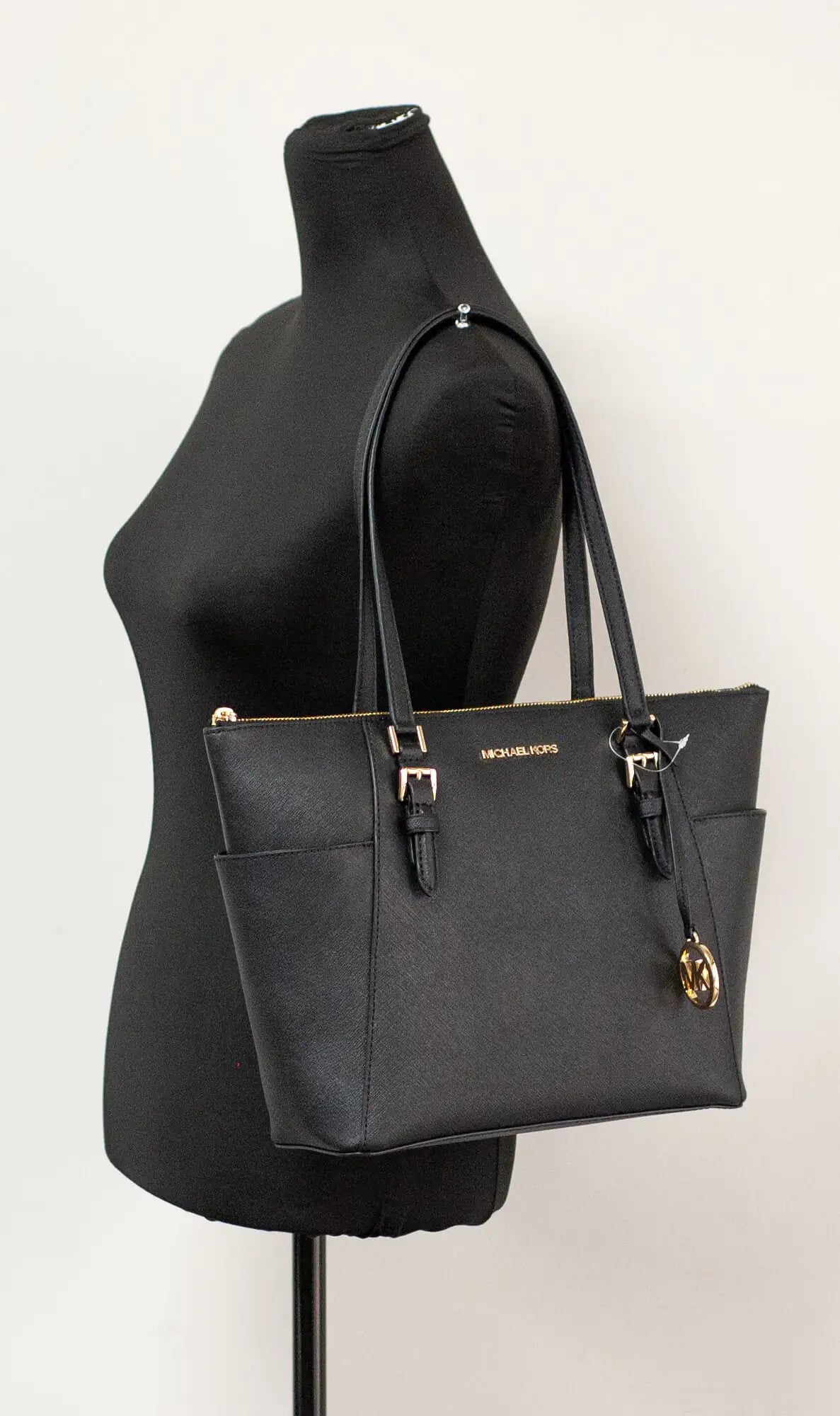 Michael Kors Charlotte Handbag Tote – Black Solid & LeatherElevate your style with the Michael Kors Charlotte Handbag Tote in Black Solid. Made from PVC and leather, it features an MK logo on the front, zip closure, exteriorMichael Kors Charlotte Handbag Tote – Black Solid PVC & LeatherMichael Kors Charlotte Handbag Tote – Black Solid PVC & Leather