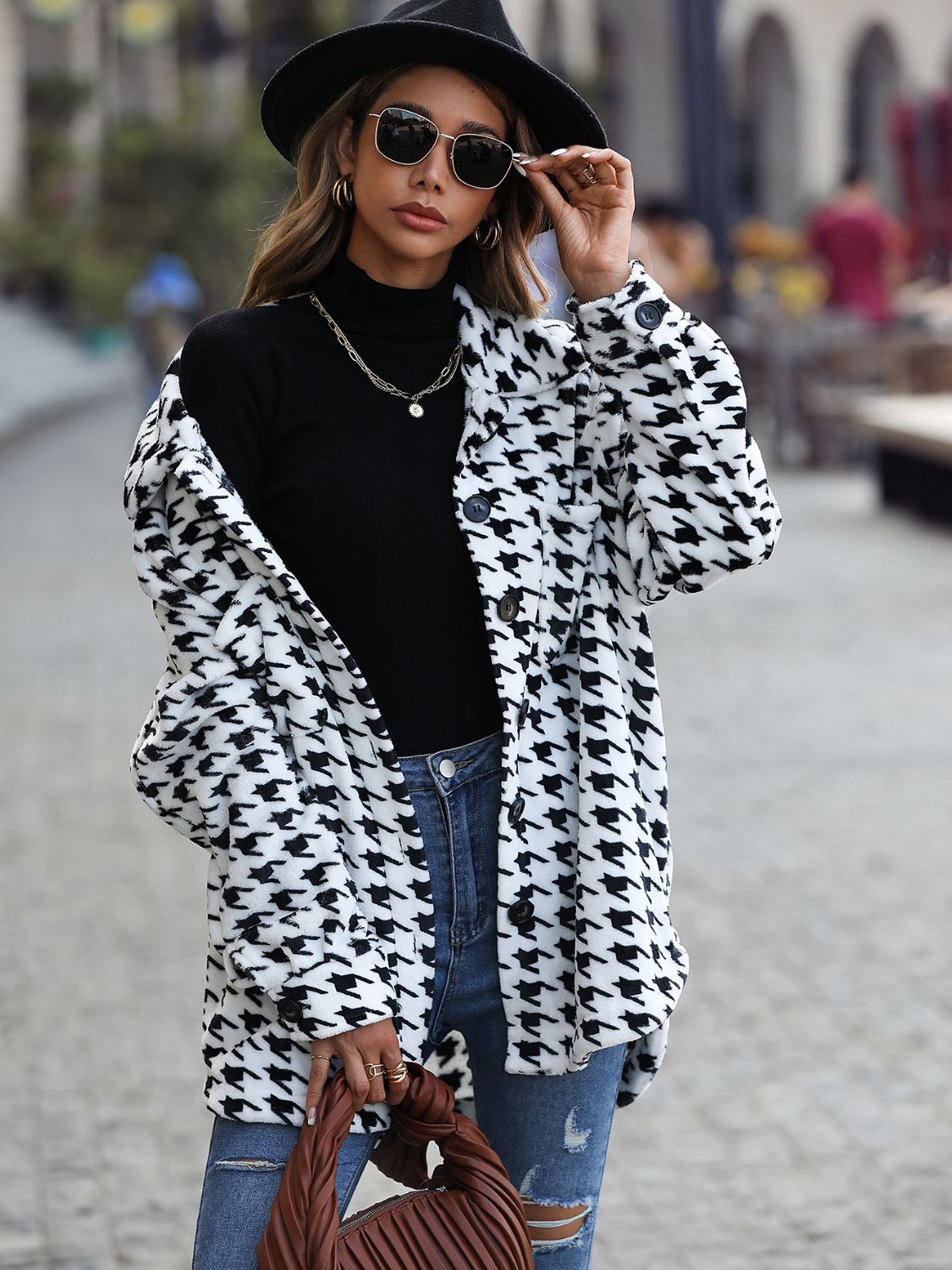 Houndstooth Button Down JacketFeatures: Buttoned
Thickness: Normal
Material composition: 100% polyester
Care instructions: Machine wash cold. Tumble dry low.
Imported
Product measurements:
S: buspuffer jacketCoatspuffer jacket