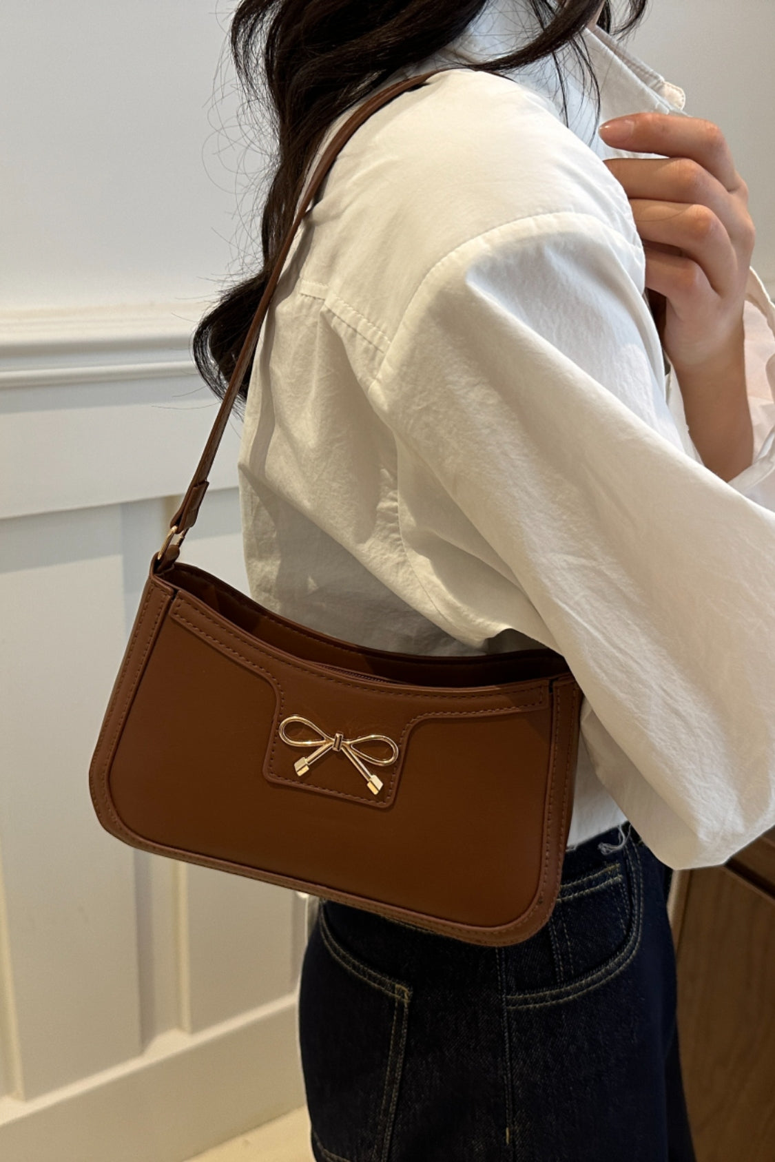 Bow Trim PU Leather Shoulder BagBow Trim PU Leather Shoulder Bag is a perfect blend of style and functionality. Crafted from high-quality elastomer and PU materials, this purse is designed to withsBow Trim PU Leather Shoulder BagBagBow Trim PU Leather Shoulder Bag