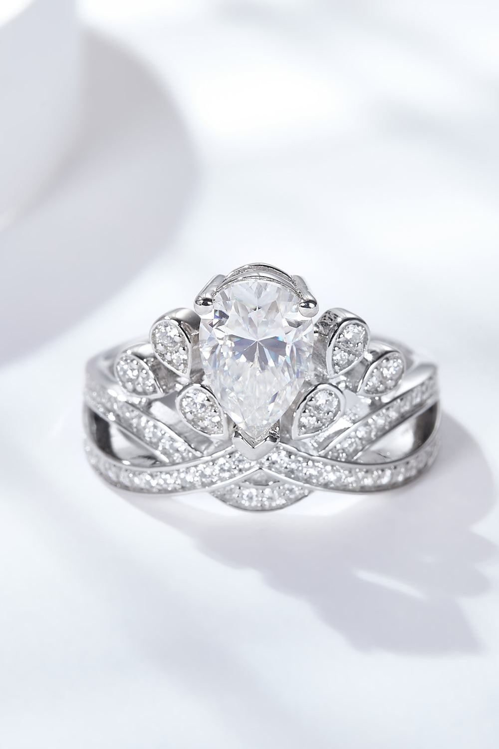 1.5 Carat Moissanite Crown-Shaped RingExquisite 1.5 Carat Moissanite Crown-Shaped Ring – A Timeless Symbol of Elegance
Discover the brilliance of this 1.5 carat Moissanite crown-shaped ring, a luxurious 11