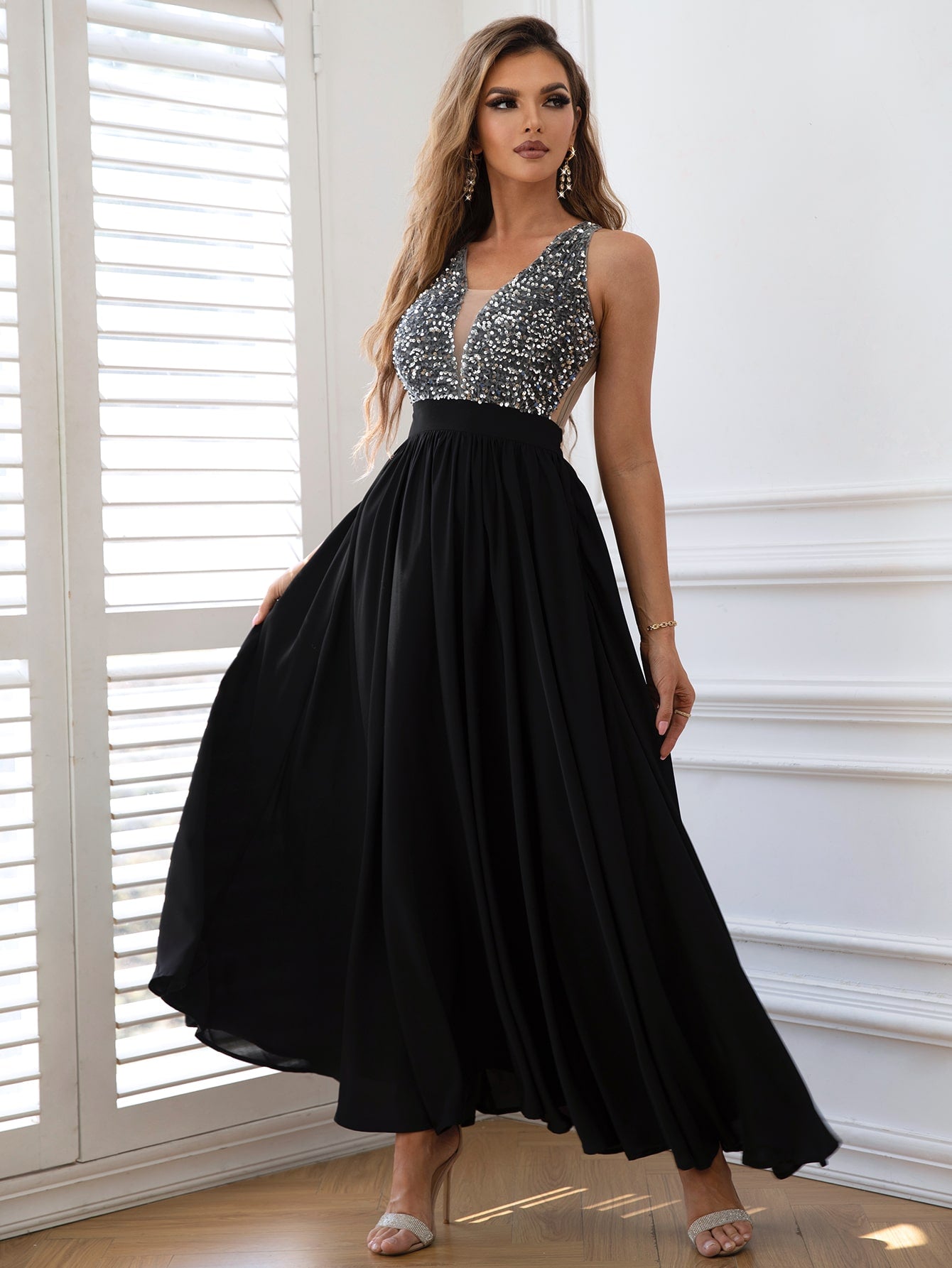 Contrast Sequin Sleeveless Maxi DressType: Maxi dresses
Sizing category: Regular
Picture style: Studio
Pattern type: Contrast
Style: Chic, classy
Features: Contrast sequin
Neckline: Plunge
Length: Maxi
Contrast Sequin Sleeveless Maxi DressContrast Sequin Sleeveless Maxi Dress