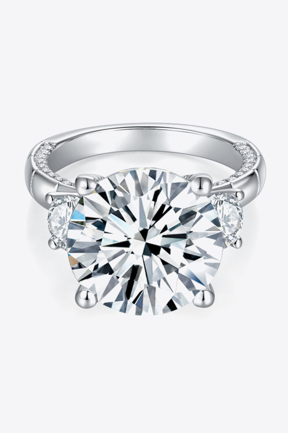 8.6 Carat Moissanite Platinum-Plated RingStyle: Modern
Appearance: Minimalist design
Material: 925 sterling silver, moissanite, platinum-plated
Craft: Polished
Care: Avoid wearing during exercise, as sweat 8Ring8