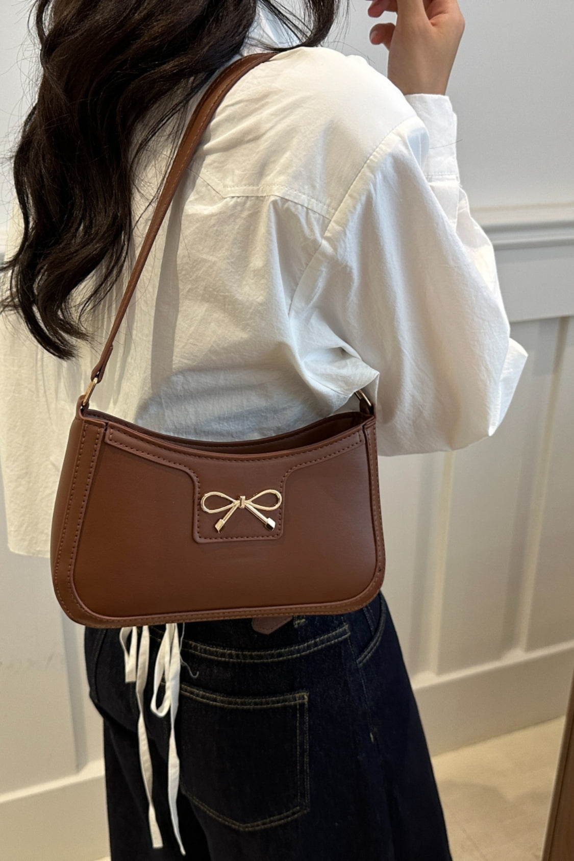 Bow Trim PU Leather Shoulder BagBow Trim PU Leather Shoulder Bag is a perfect blend of style and functionality. Crafted from high-quality elastomer and PU materials, this purse is designed to withsBow Trim PU Leather Shoulder BagBagBow Trim PU Leather Shoulder Bag