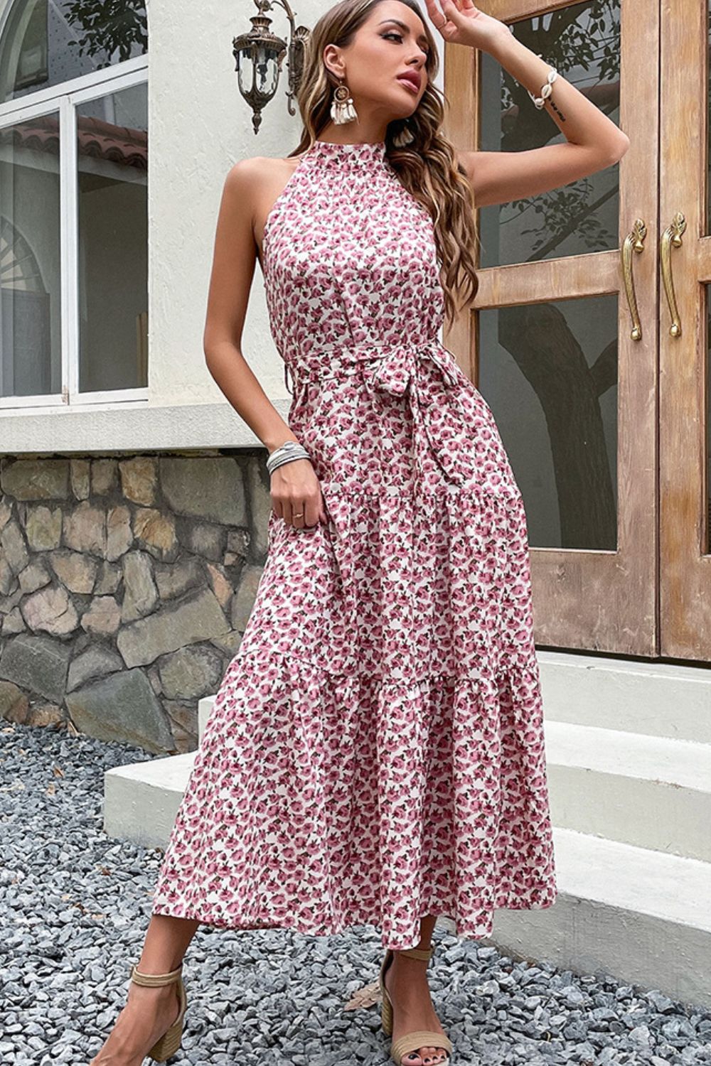 Perfee Floral Tie-Waist Tiered DressPattern: Floral
Features: Tie-waist, tiered, sleeveless, tie-back
Neckline: Grecian neck
Stretch: Moderate stretch
Product measurements:
S: bust 36 in, length 50 in,Perfee Floral Tie-Waist Tiered DressPerfee Floral Tie-Waist Tiered Dress